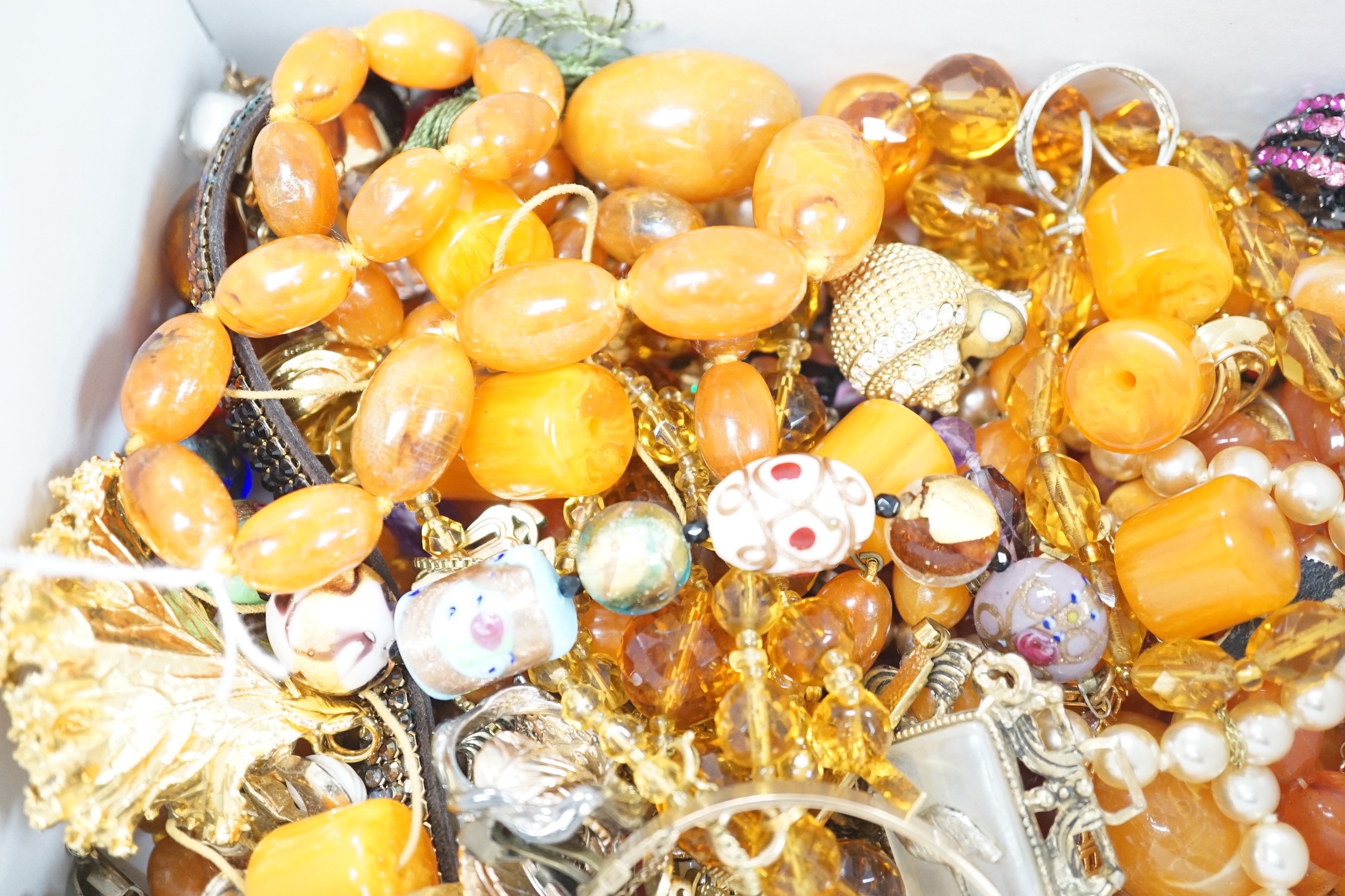 Mixed costume jewellery, including simulated amber necklaces.